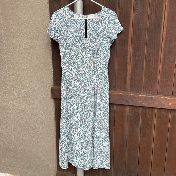 Dresses & Skirts - Green and white floral dress